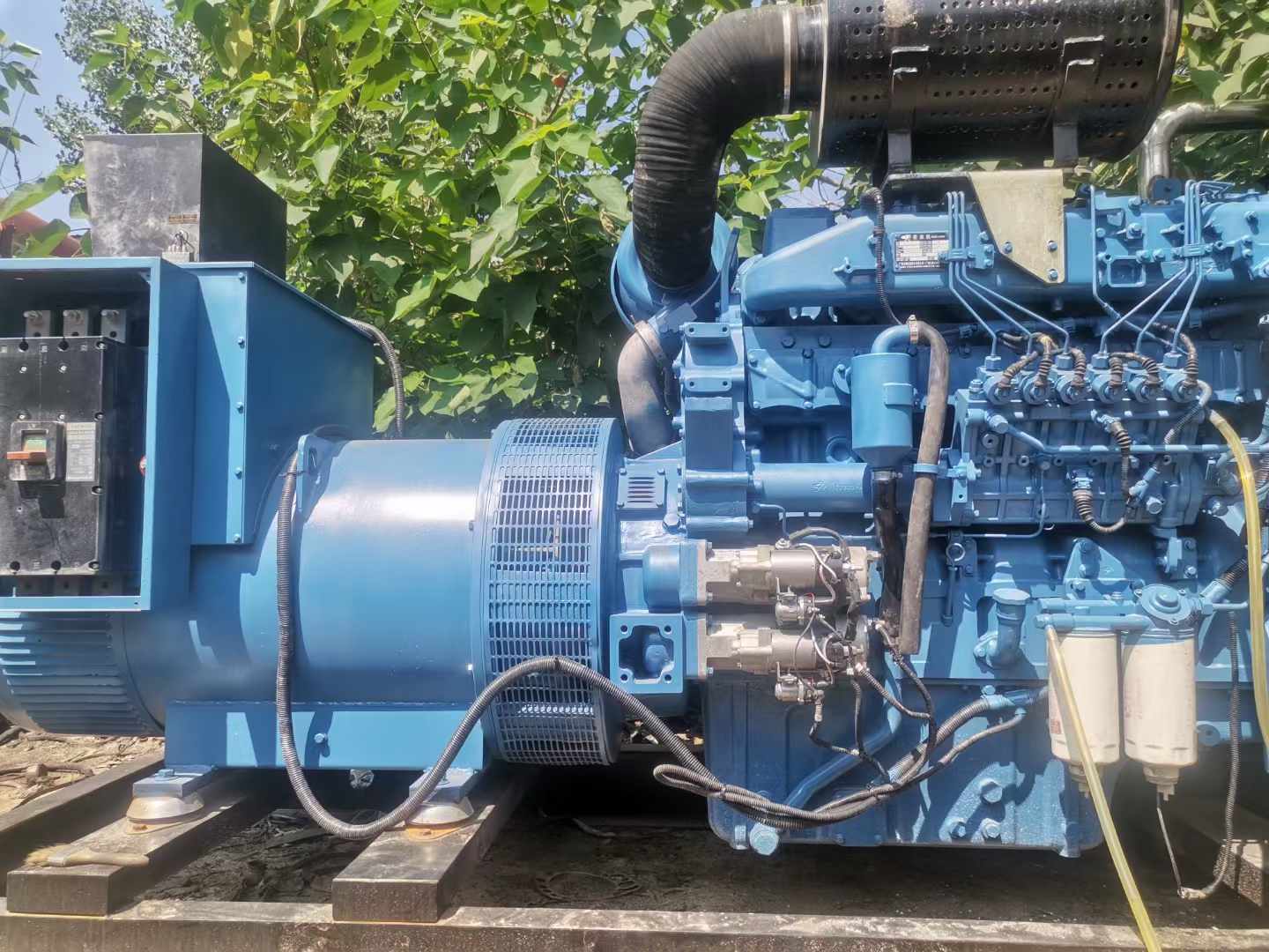 红河详细说明降低 800kW 柴油发电机输出电流波动的方法