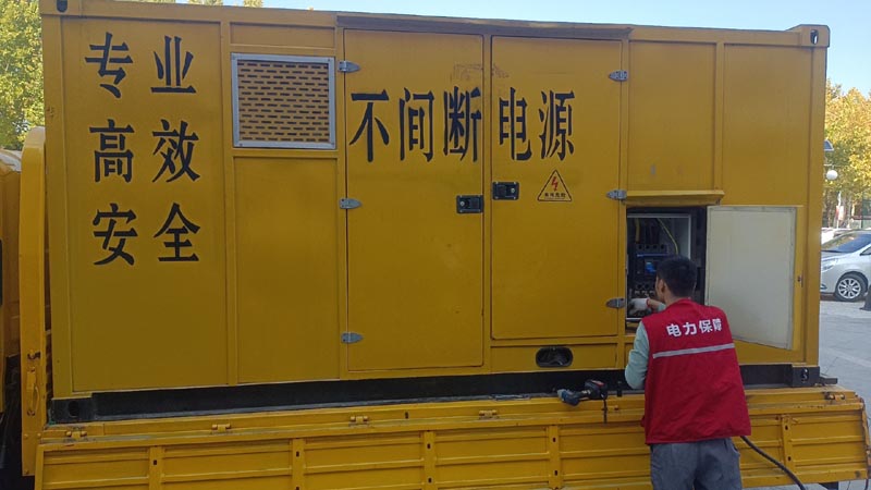 红河柴油发电机组和UPS电源配合使用时，如何避免切换过程中的电力中断？